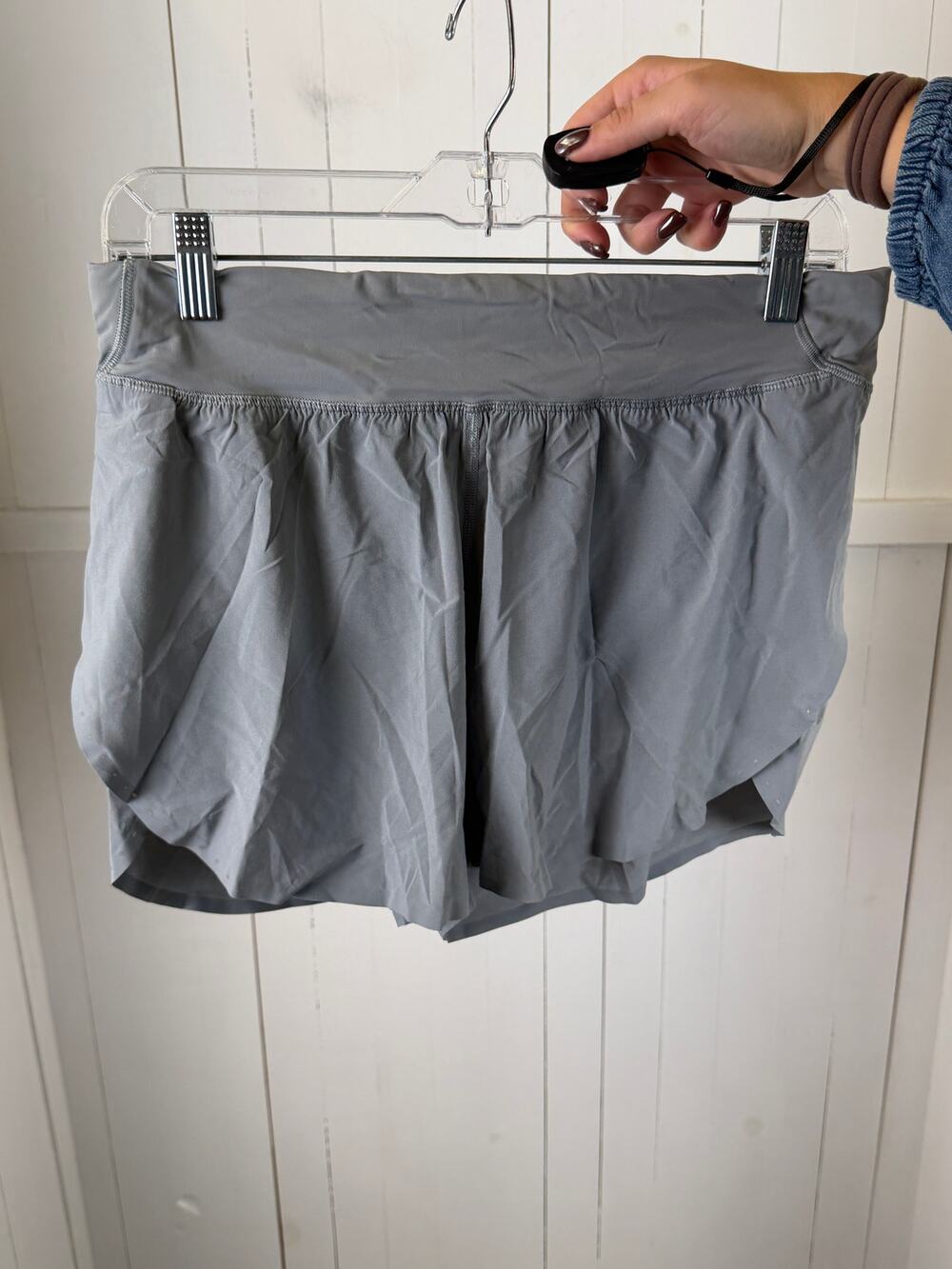 Lululemon Gray Athletic Shorts Women’s Size 8 Excellent